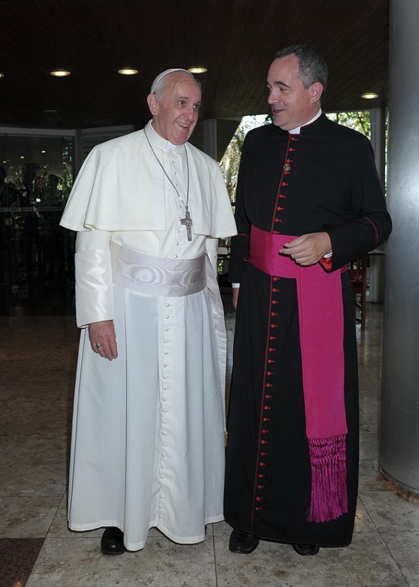 Monsignor Bertoldi e papa Francesco