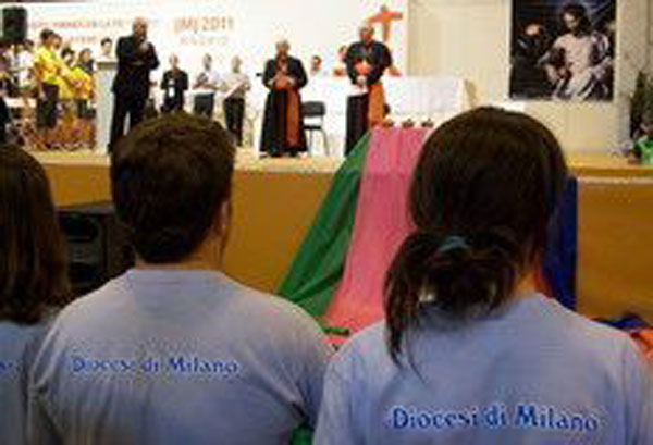 Mons. Severino Pagani a Madrid presenta i giovani ambrosiani ai due cardinali Tettamanzi e Scola