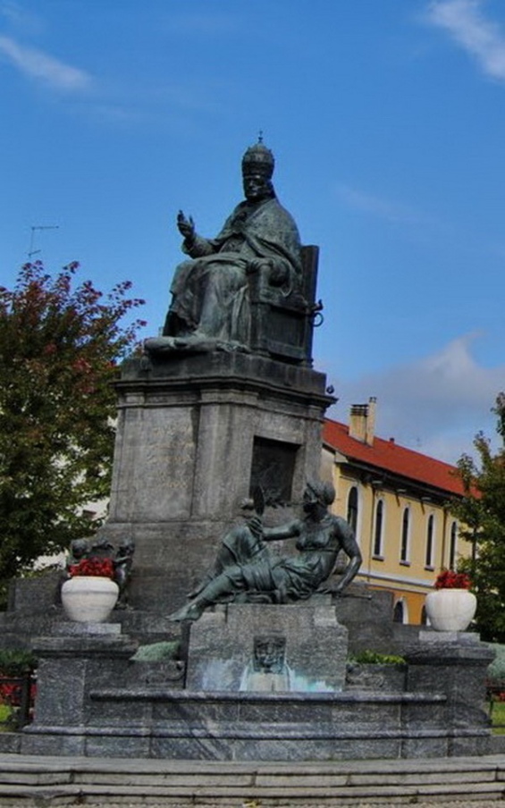 statua Pio XI Desio