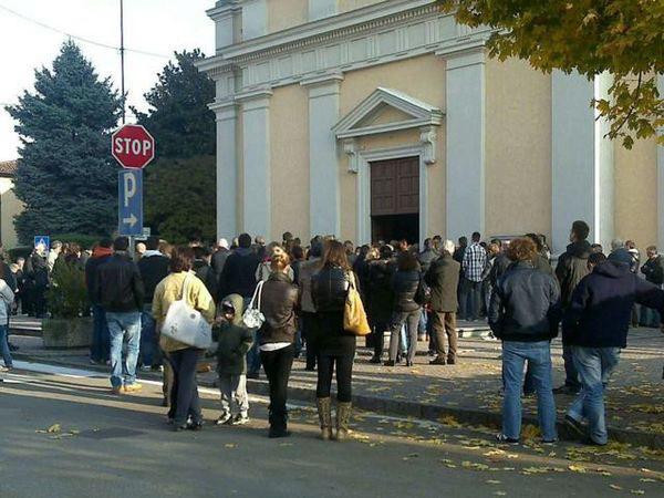 gente in chiesa