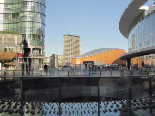 Piazza_Gae_Aulenti-810x385