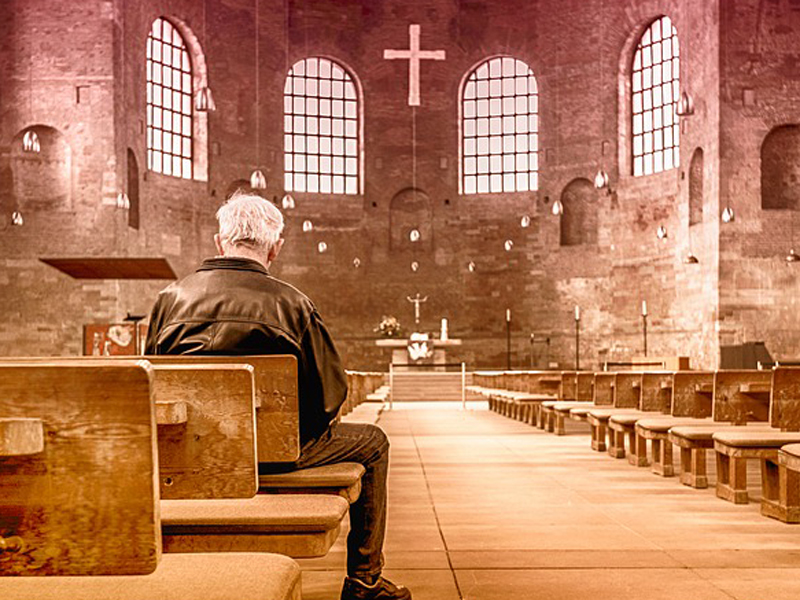 Chiesa cristiani fedele preghiera