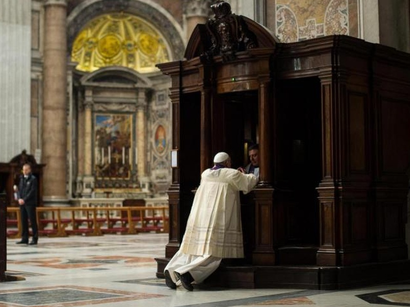 Il Papa si confessa