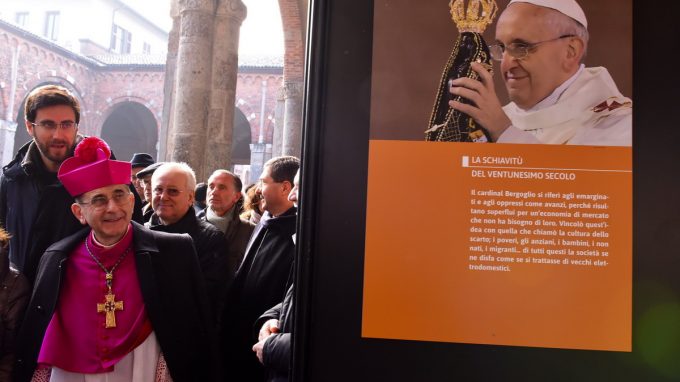 arcivescovo visita mostra su papa bergoglio_AFBN