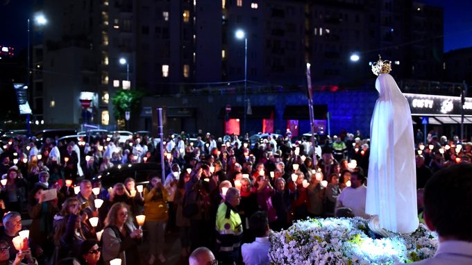 Fatima San Giuseppe della Pace processione aux flambeaux