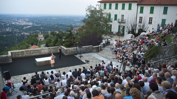 tra-sacro-e-sacro-monte-terrazza-01