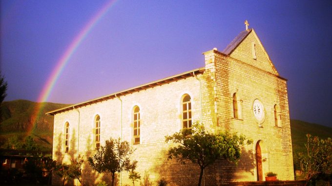 chiesa del Buon Pastore a Krajen, dopo un violento temporale