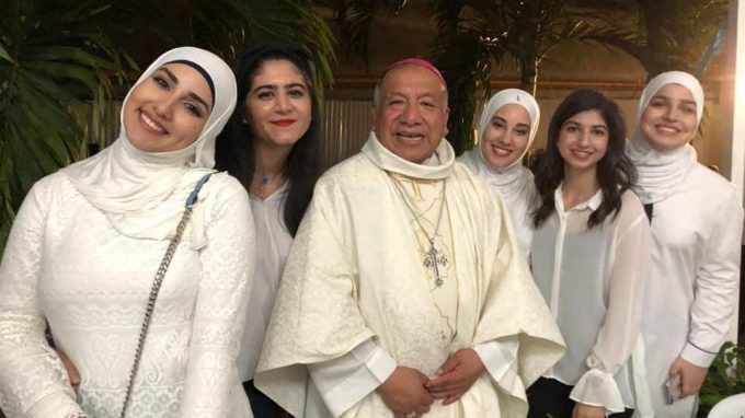 2 mons. Ruben con ragazze di varie religioni Istanbul gen 2019