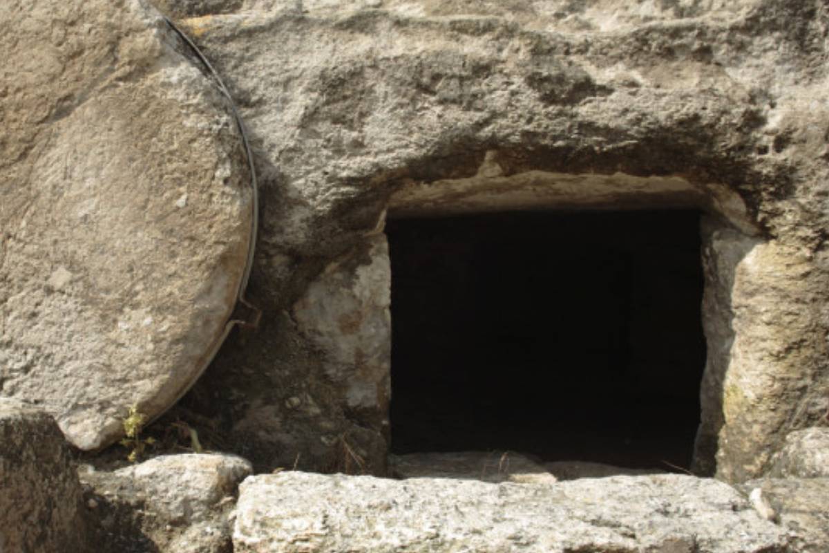 Christs-tomb-000016325933_Medium-810x385