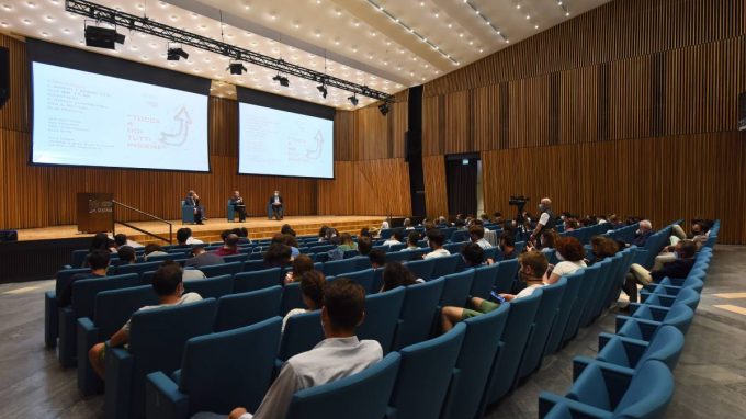 Statale, dialogo tra l'Arcivescovo e gli universitari