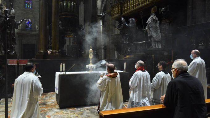 ADORAZIONE SANTISSIMO E MESSA PER LE VITTIME DI VIOLENZA E ABUSI