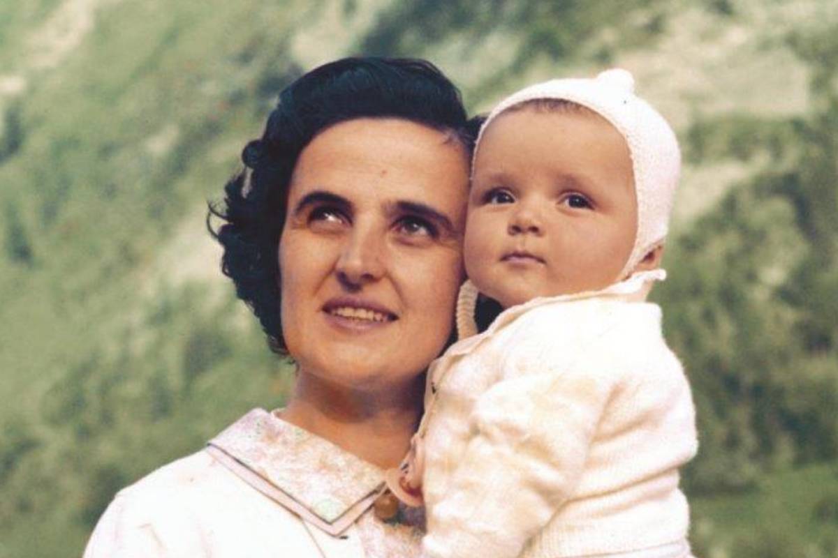 La foto ufficiale del centenario di Santa Gianna