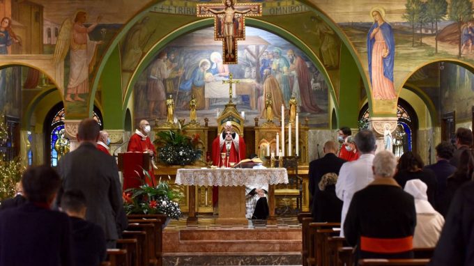 CLINICA MANGIAGALLI VISITA AI REPARTI E C.EUCARISTICA NELLA FESTA DEL PATRONO