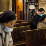 suore con mascherina