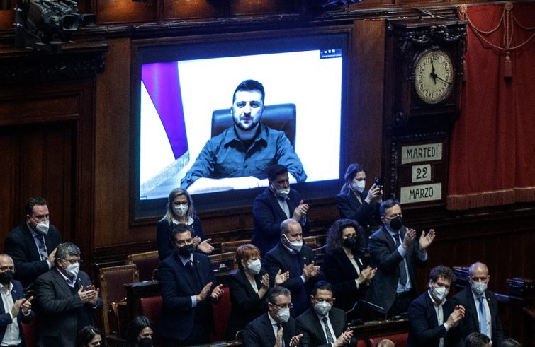 Il videointervento di Zelensky a Montecitorio (foto Ansa / Sir)