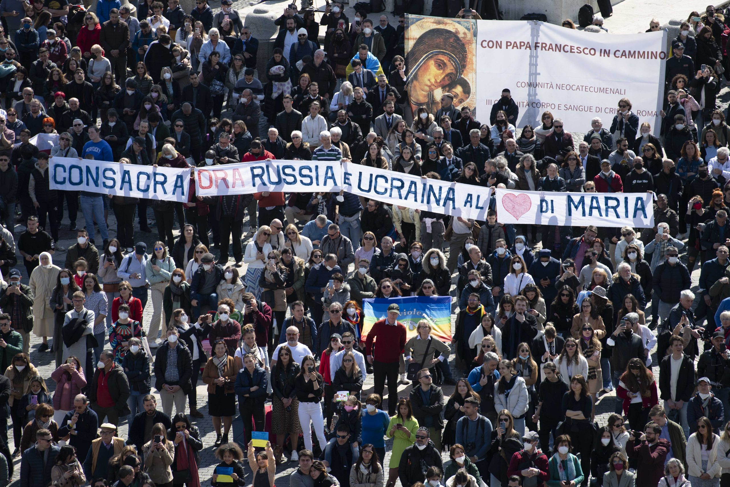 I fedeli presenti in Piazza San Pietro (foto Sir)