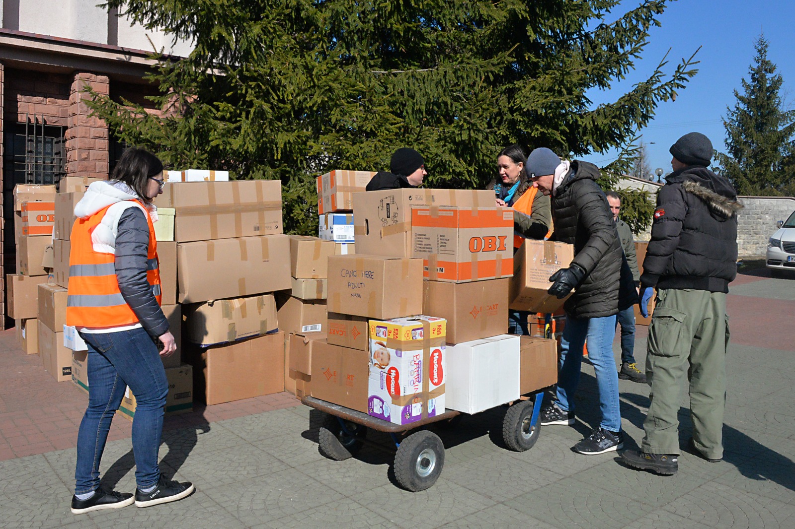 Centro di distribuzione aiuti a Kielpin (foto Sir)