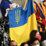 Fedeli ucraini in Piazza San Pietro (foto Sir)