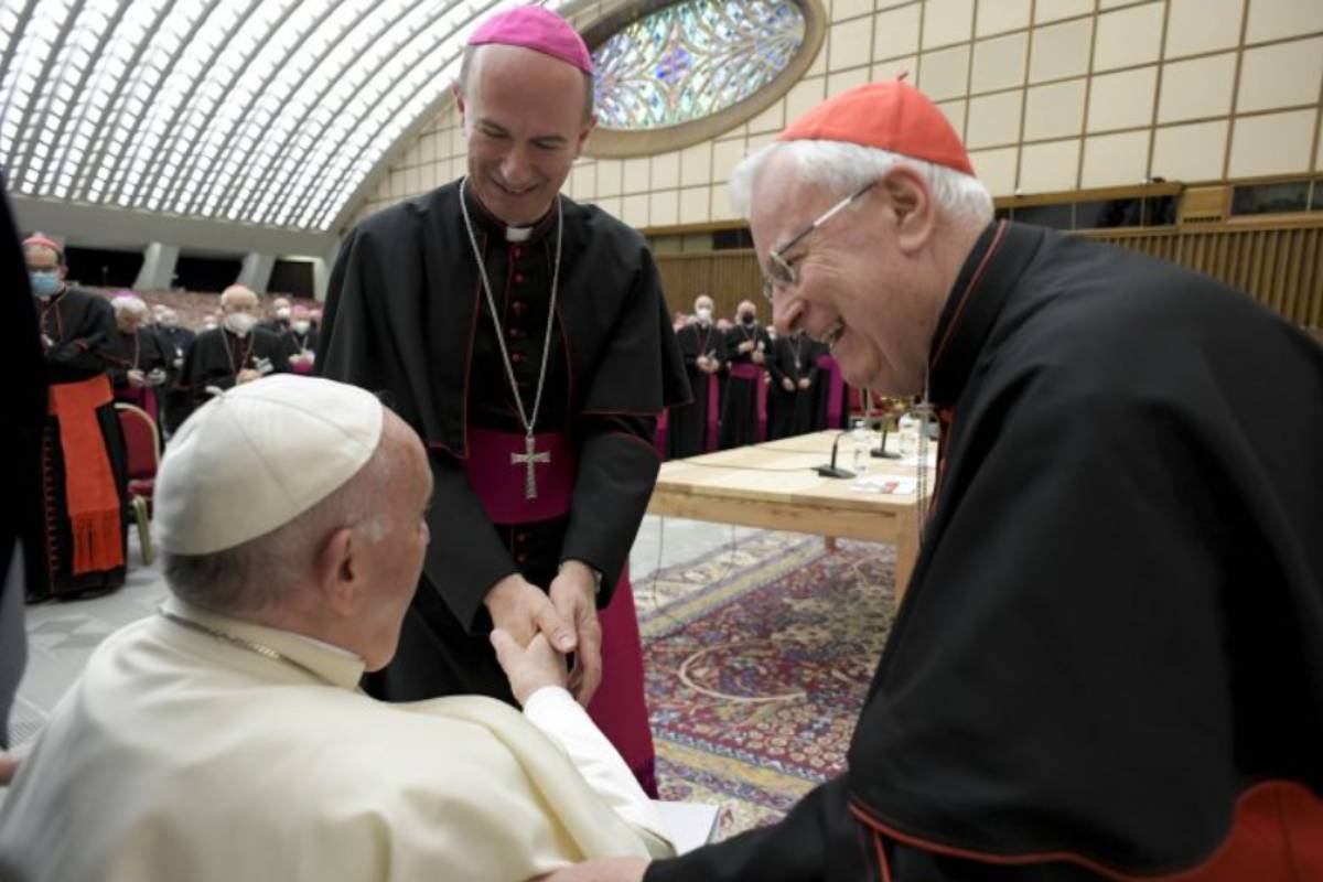 Il cardinale Bassetti con papa Francesco (foto Vatican Media / Sir)