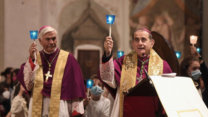 Parrocchia San Vittore al Corpo. Processione aux Flambeaux nella ricorrenza della Madonna di Fatima