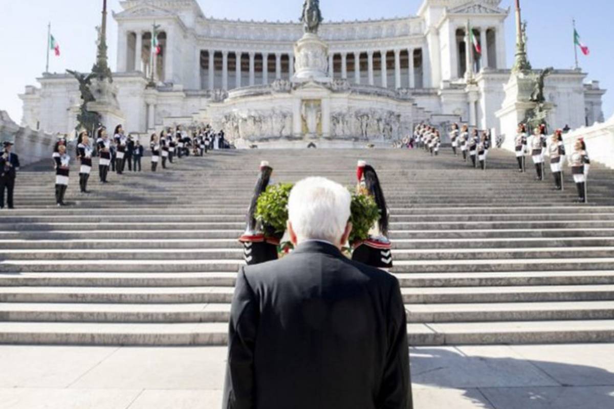 Il Capo dello Stato all'Altare della Patria (foto: Ufficio per la Stampa e la Comunicazione della Presidenza della Repubblica)