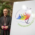 Monsignor Rino Fisichella e il logo (foto Siciliani / Gennari / Sir)