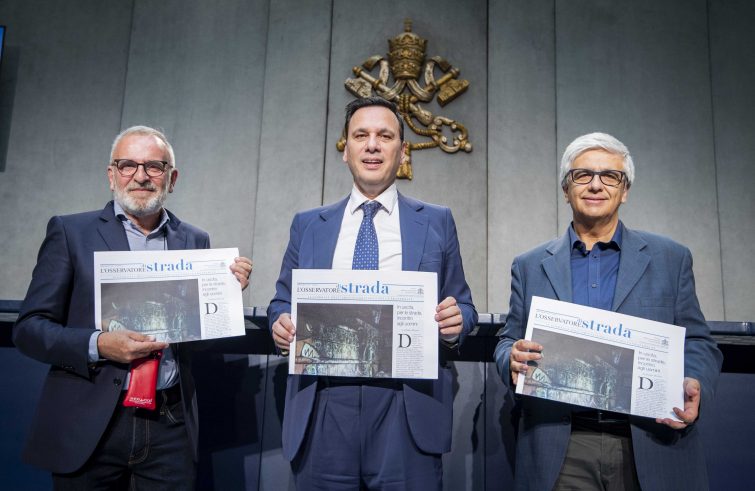 Da sinistra: Pietro Di Domenicantonio, Andrea Monda e Andrea Tornielli (foto Siciliani / Gennari / Sir)