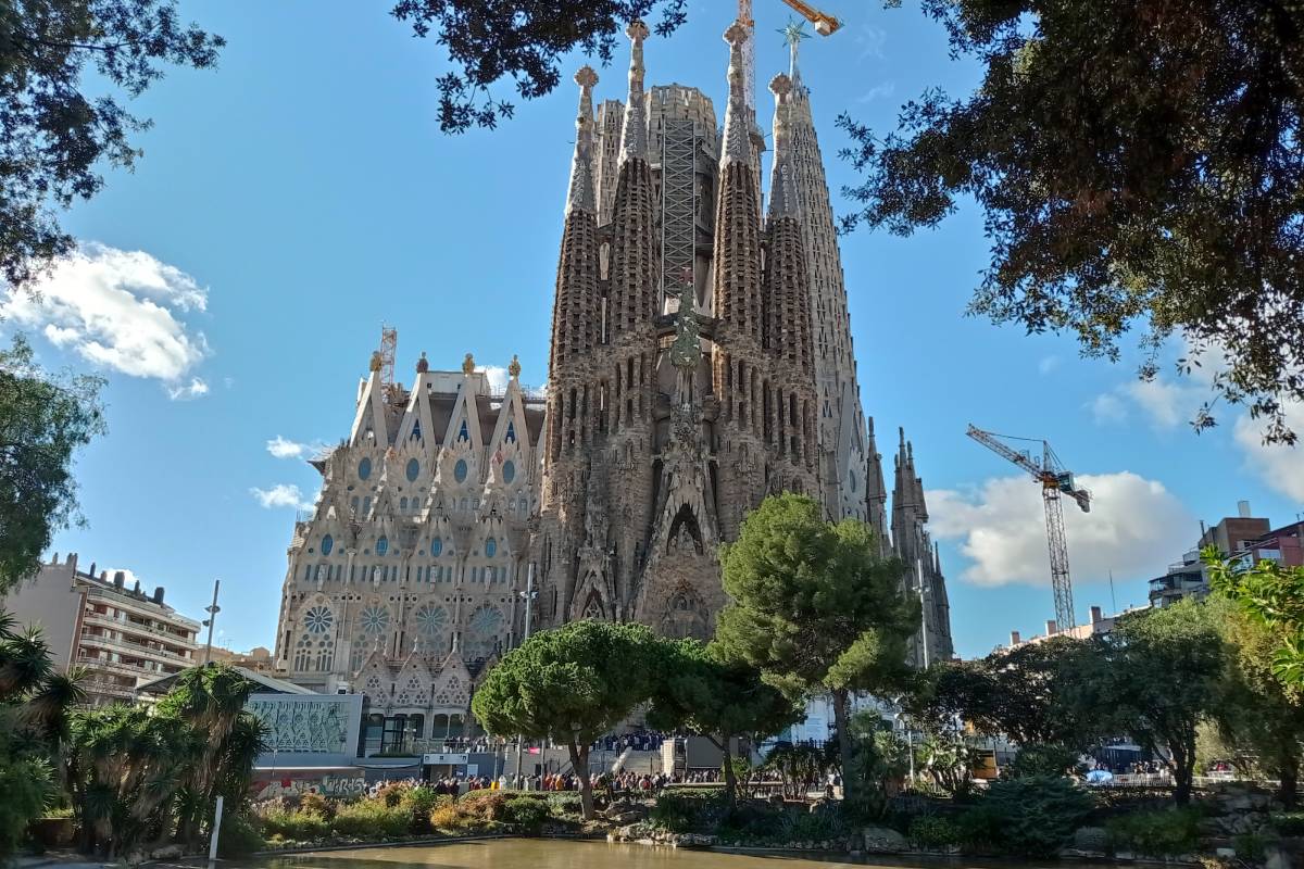 Sagrada_Familia_8-12-21_(1)