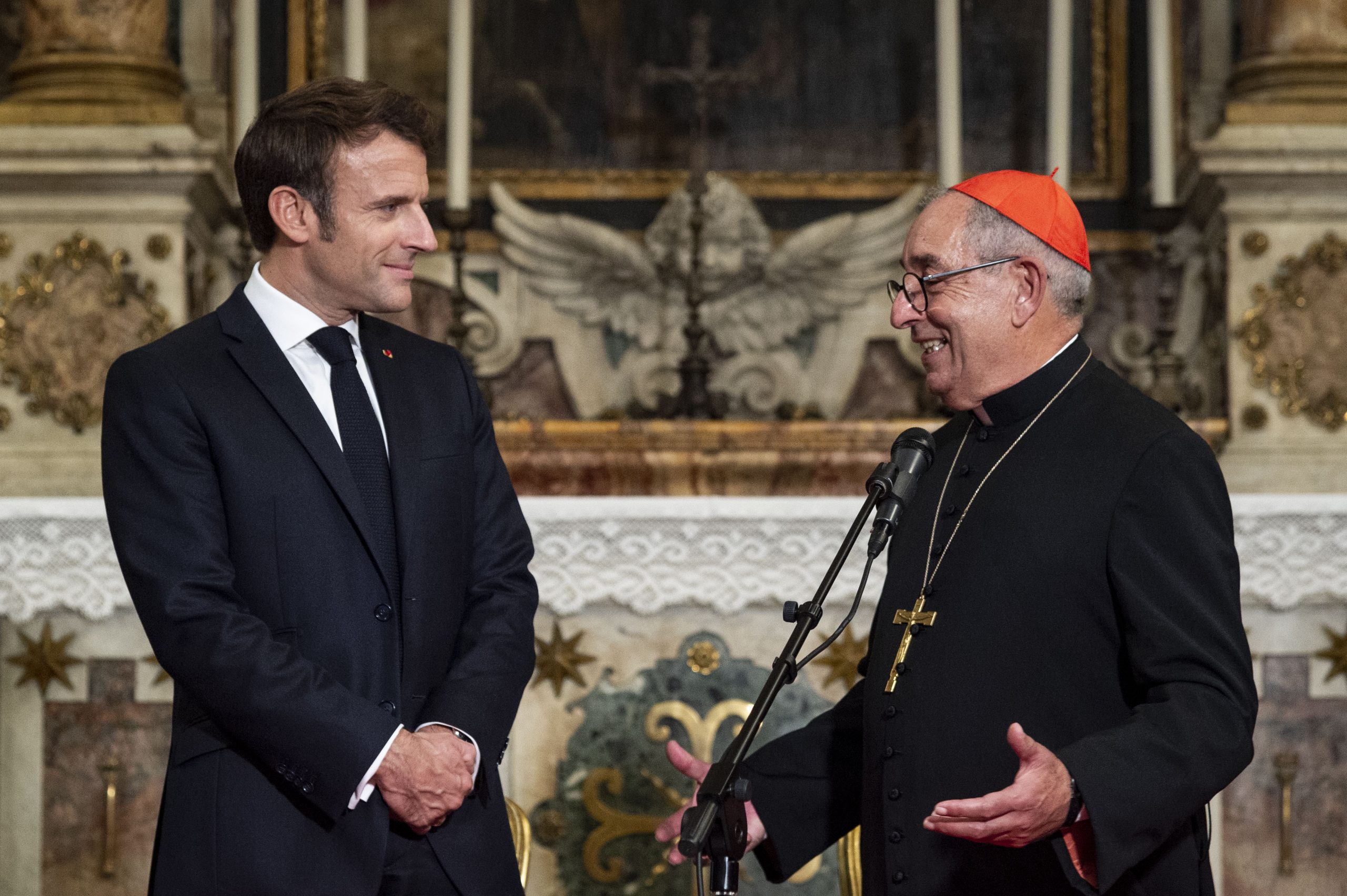 Emmanuel Macron con il cardinale De Donatis in San Giovanni in Laterano (foto Siciliani / Gennari / Sir)