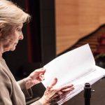 Giulia Lazzarini dà voce alle testimonianze in «Gorla fermata Gorla» (foto Wanda Perrone Capano)