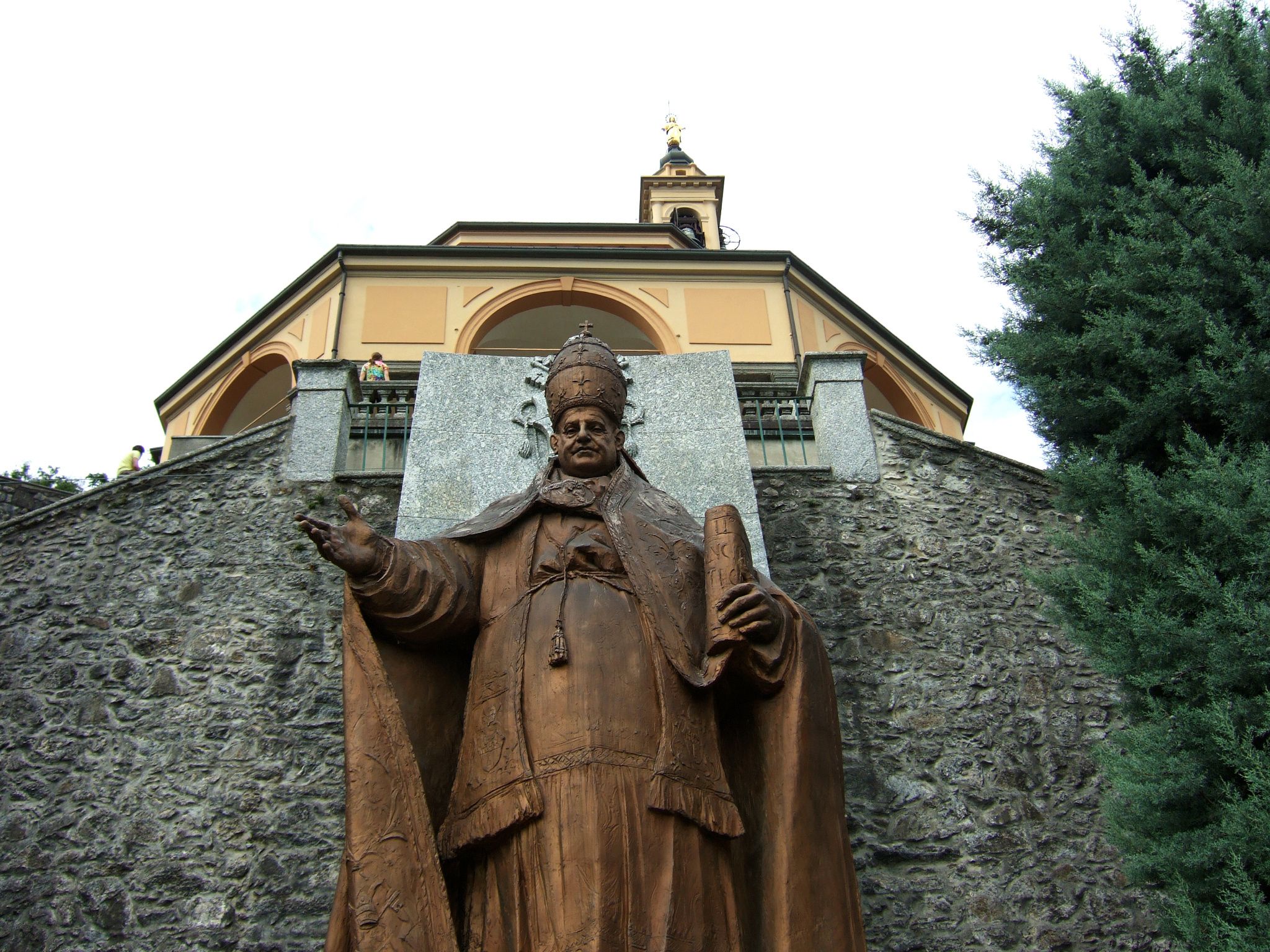 Il monumento a Giovanni XXIII a Imbersago