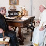 L'Arcivescovo a colloquio con papa Francesco (foto Vatican Media)