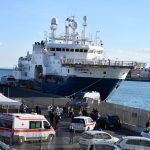 La nave Geo Barents nel porto di Catania (foto Ansa /Sir)