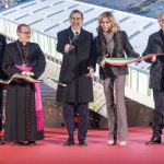 L'Arcivescovo, il sindaco Sala e le altre autorità al taglio del nastro (foto Agenzia Fotogramma)