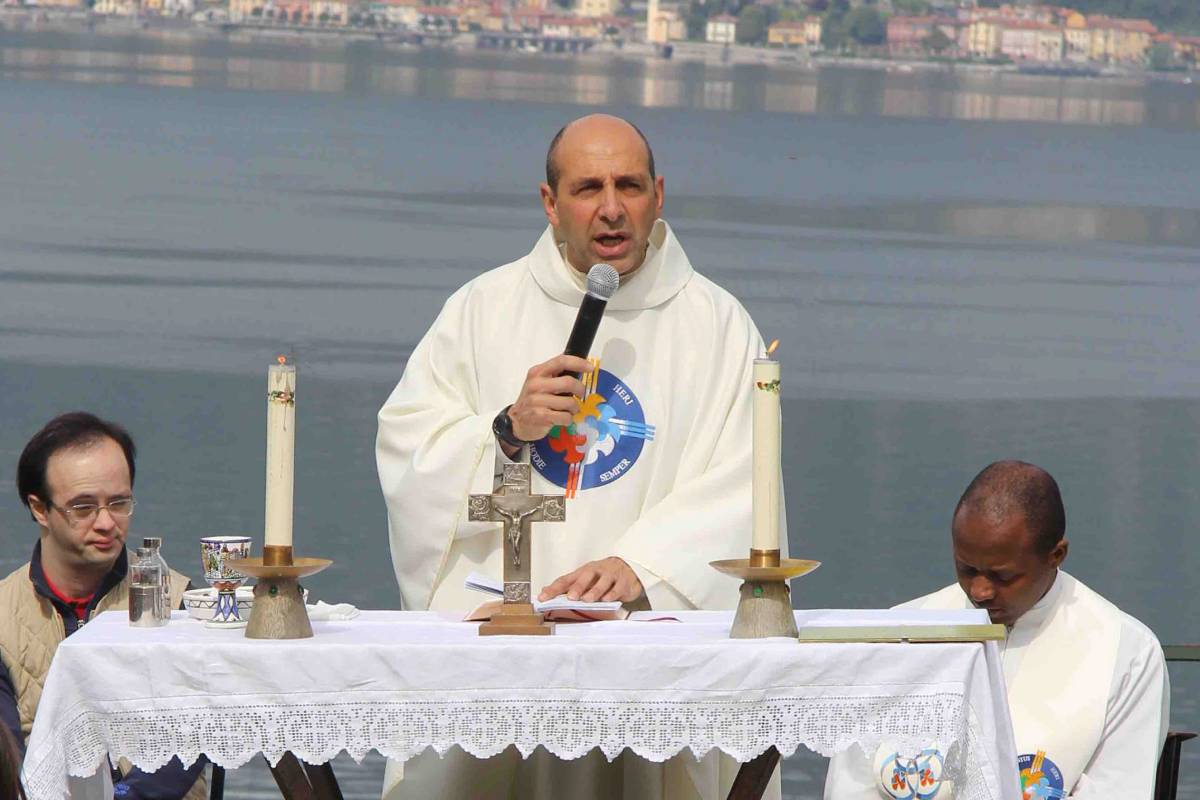 Don Luca Ciotti celebra la Messa