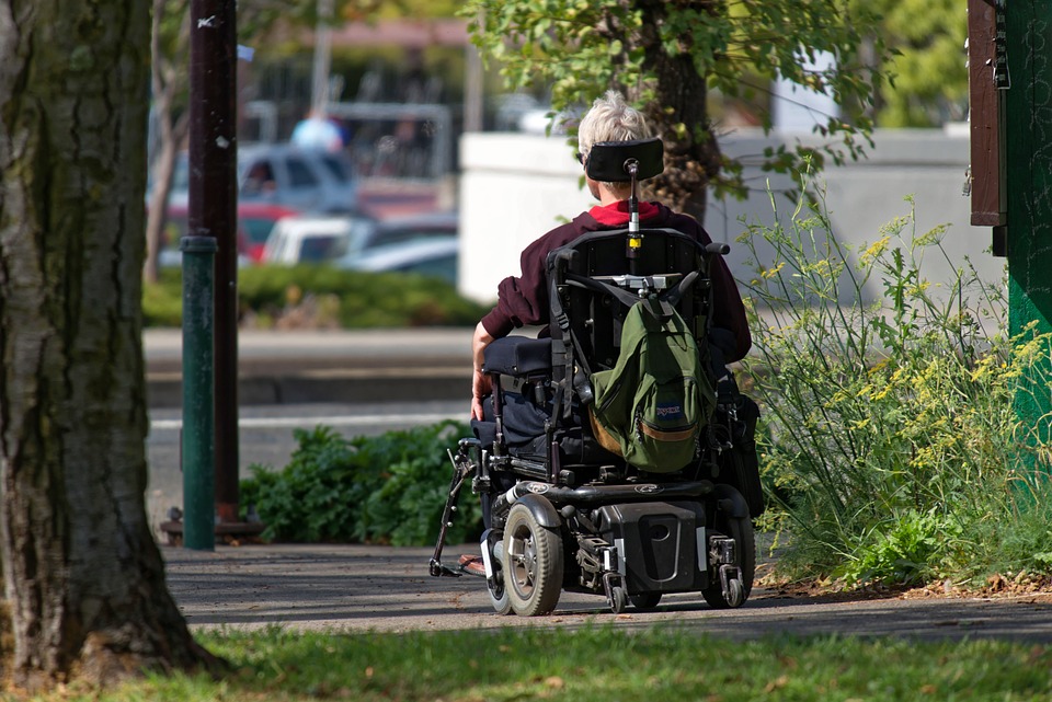 carrozzina disabile città inclusione