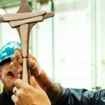 Particolare della Ferola di papa Francesco donata dagli operai dell’Ilva di Savona (foto Pasquale Galbusera tratta dal sito pretioperai.it)