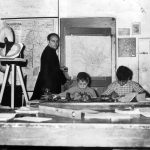 Don Milani tra i suoi alunni a Barbiana