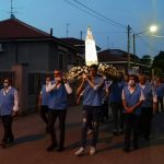 Processione con la statua della Madonna di Fatima