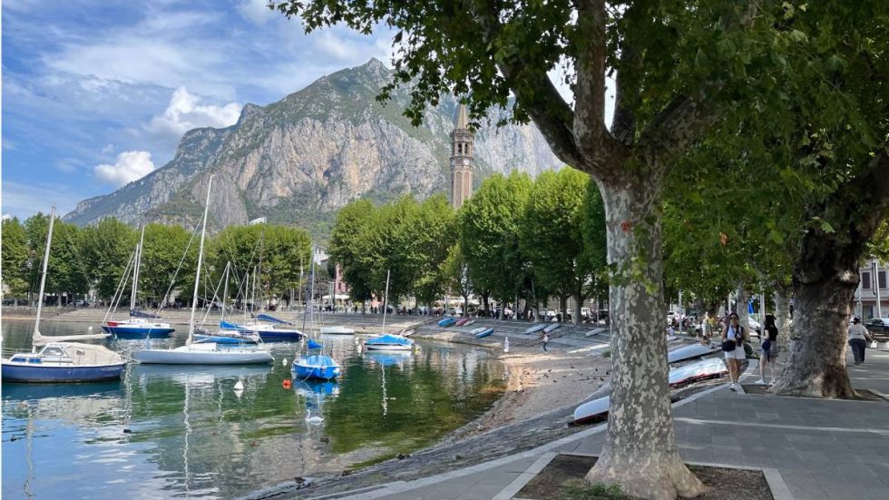 Imbarcazioni attraccate al molo di Lecco